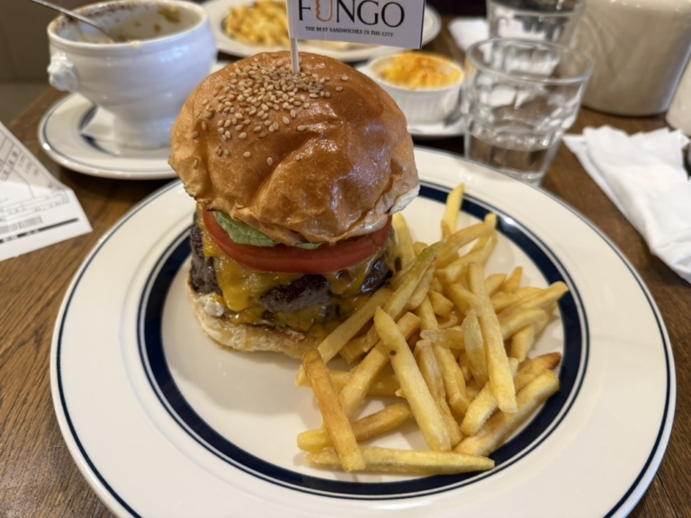 【三宿】FUNGO（ファンゴー）三宿本店｜1995年創業、世田谷公園前で続く老舗が作るクラシックバーガー