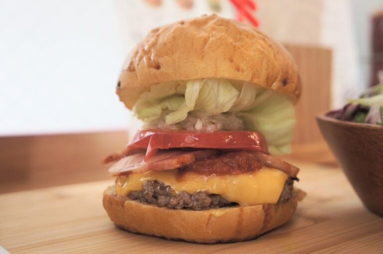 【千駄ヶ谷】AMPHORA BURGER(アンフォラバーガー)|北海道素材と手づくりバンズの“ワンハンドのご馳走”